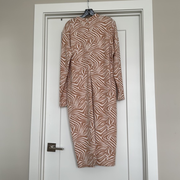 Ted baker, long sleeve midi dress in animal print. Brand new with tags. - Picture 2 of 5